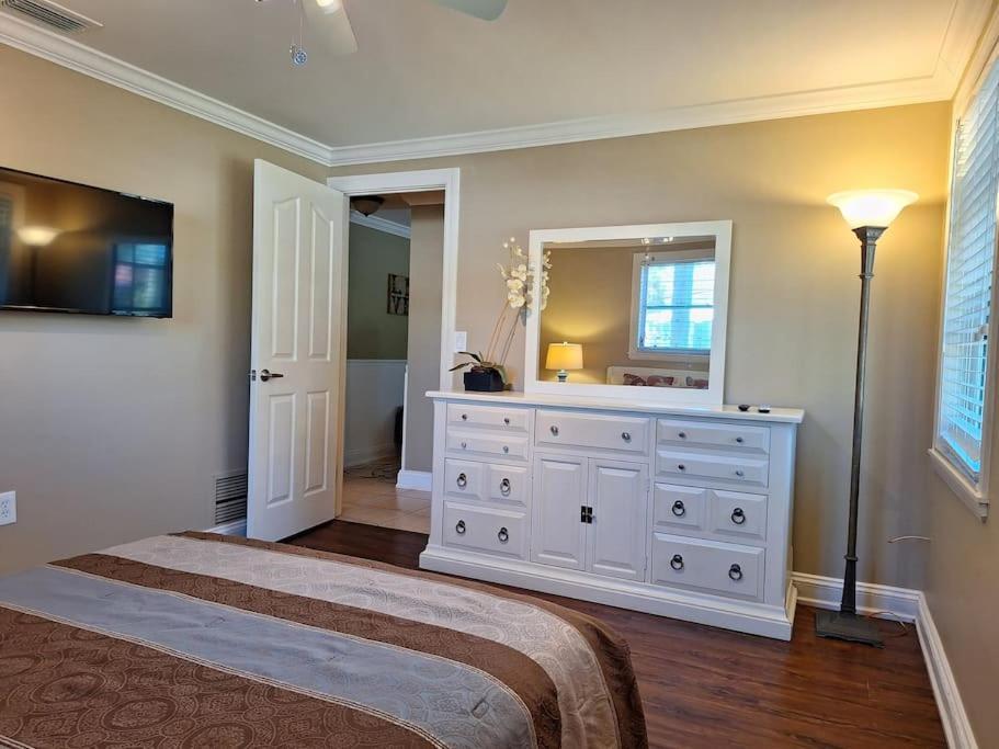 Vacation Home On Alligator Drive Woodmere 外观 照片