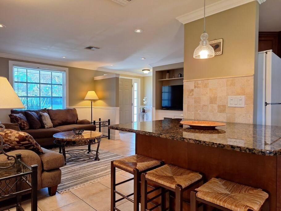 Vacation Home On Alligator Drive Woodmere 外观 照片